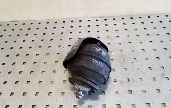Volvo XC70 Engine mount bracket 30741397