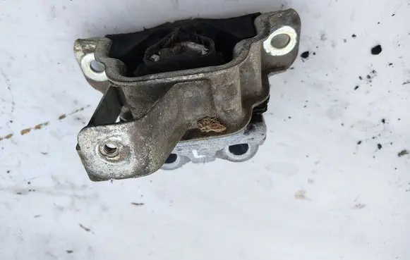 Fiat Qubo Gearbox mounting bracket 