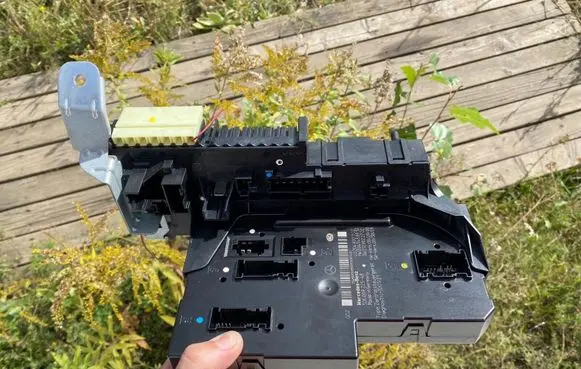 Mercedes-Benz C W204 Fuse box set A2049001102