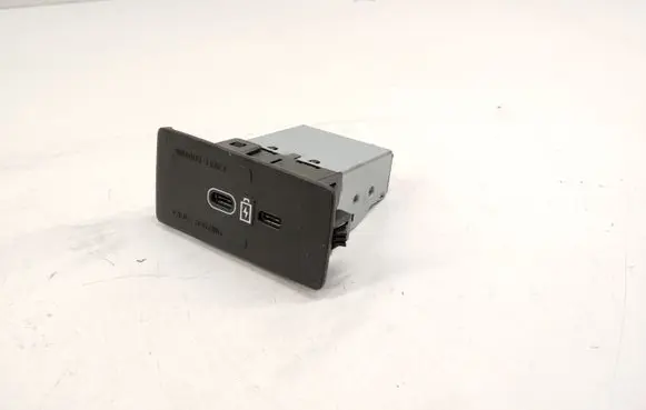 Volvo V60 USB socket connector P32375814