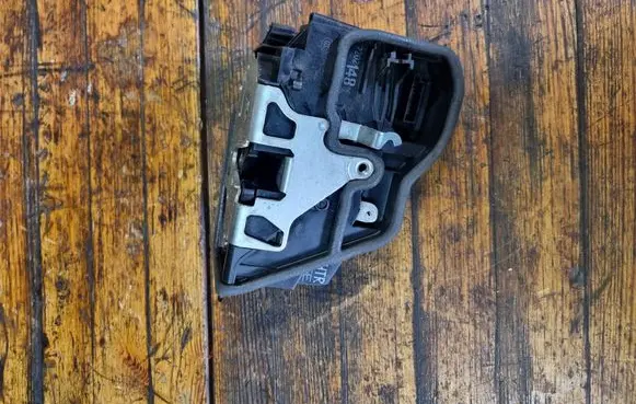 BMW X5 E70 Rear door lock 7202148