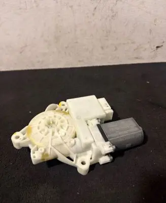 BMW X5 G05 Front door window regulator motor 9479071