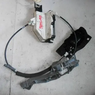 Peugeot 3008 I Front door lock PSA825154