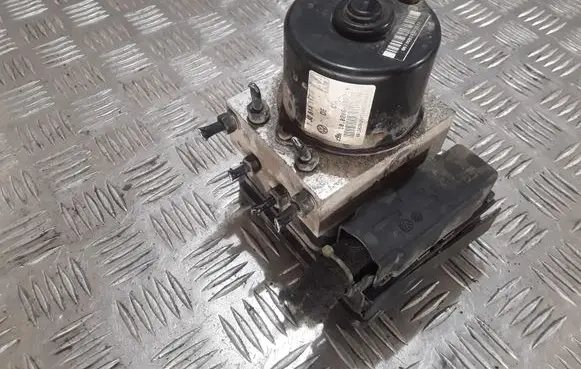 Volkswagen Golf IV ABS Pump 1J0614117F 1C0907379J