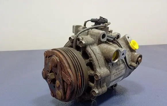 Suzuki Swift I Air conditioning (A/C) compressor (pump) 9520062JA0