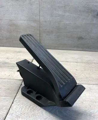 Mercedes-Benz E W212 Accelerator throttle pedal A2043000004 080411