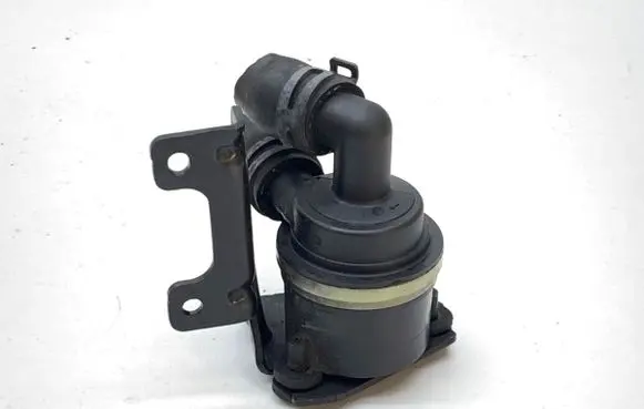 Audi Q5 SQ5 Oil filter mounting bracket 5N0965561A