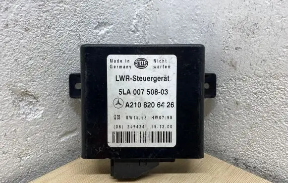 Mercedes-Benz E W210 Light module LCM A2108206426 249434 5LA00750803