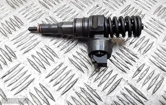 Skoda Fabia Mk1 (6Y) Fuel injector 138130073ag