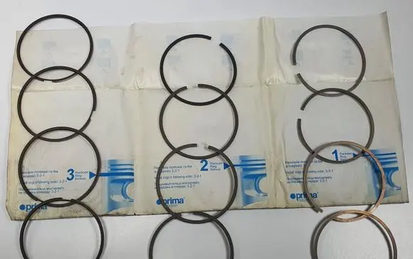 Volkswagen Golf VI Piston ring 