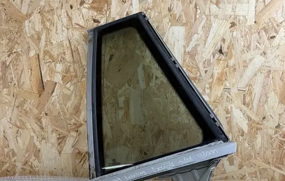BMW 5 E39 Rear door window glass 43R001304