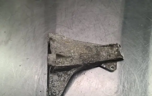 Audi A4 S4 B5 8D Engine mounting bracket 8D0199308F