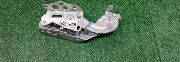 Mercedes-Benz C W205 Fender mounting bracket A2056600928 ES03