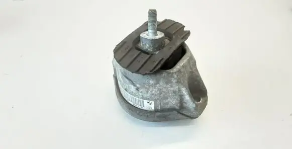 BMW 5 E60 E61 Engine mount bracket 676987402 15934612FR