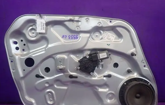 Hyundai i30 Front door window regulator with motor 813102L020