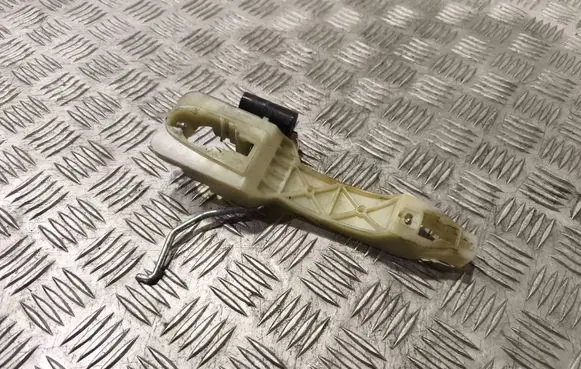 Hyundai i20 (PB PBT) Front door exterior handle/bracket 
