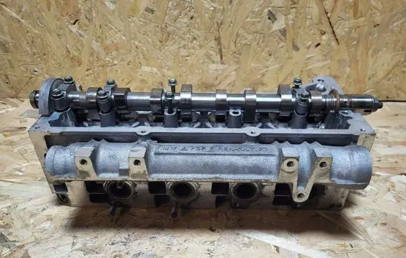 Renault Clio II Engine head 1617F7