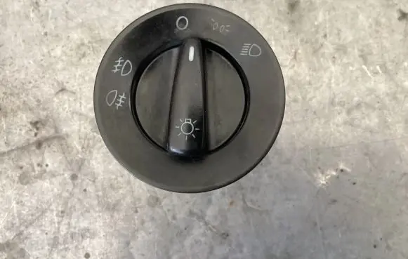 Volkswagen PASSAT B5 Light switch 1C0941531H 04052031