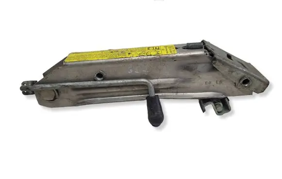 Volkswagen PASSAT B5.5 Lift Jack 8L0011031A