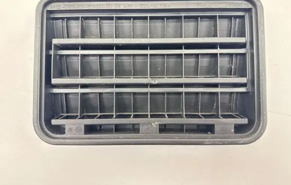 BMW 5 F10 F11 Quarter panel pressure vent 60829010