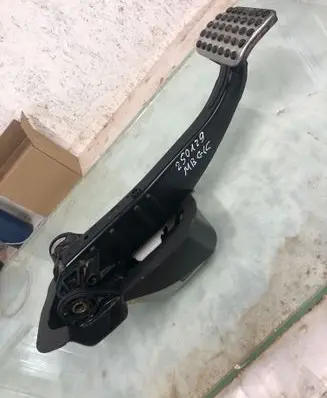 Mercedes-Benz GLC C254 Brake pedal A2062900900