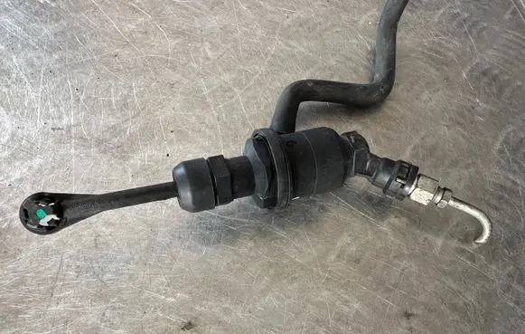 Renault Koleos I Clutch master cylinder 30610JY00C