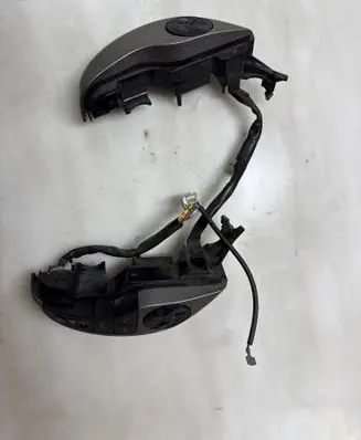 Steering wheel buttons/switches