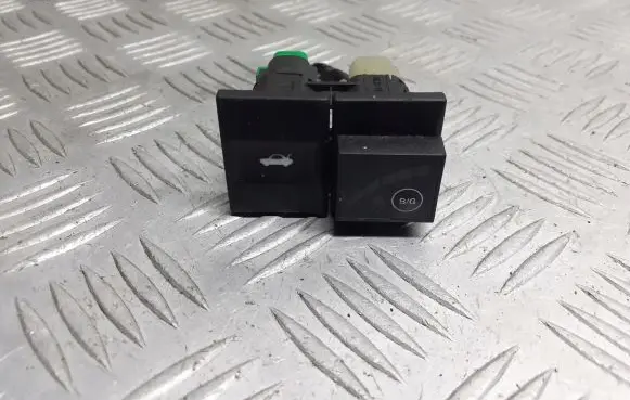 Ford Mondeo Mk III Tailgate/boot open switch button 1S7T-19B514-AA