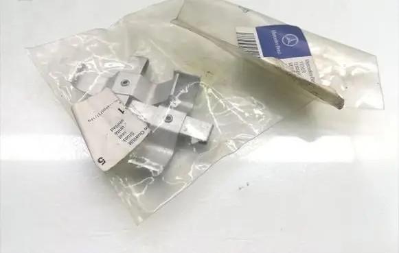 Mercedes-Benz S W140 Rear brake pad spring A0004215291