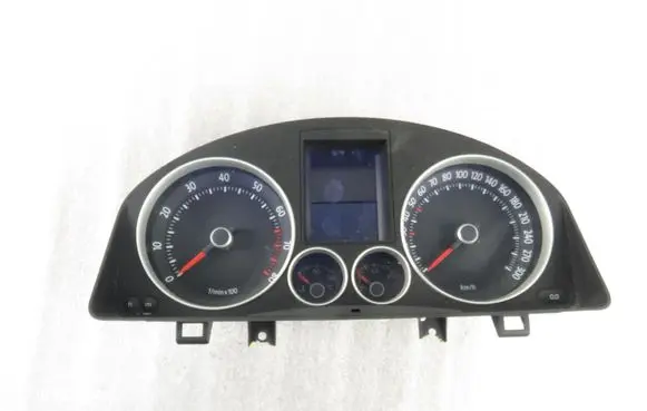 Volkswagen Golf V Speedometer (instrument cluster) 1K6920860E