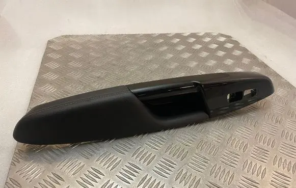 KIA Sportage Rear door window switch trim 83720F1010