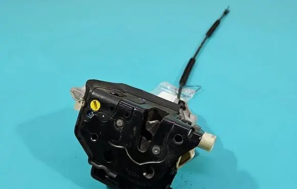 Seat Leon (1P) Rear door lock 1P0839015 IMPRK1572943