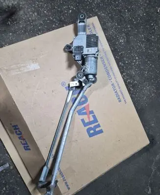 Porsche Panamera (970) Front wiper linkage and motor 970628035 615121204 00073377