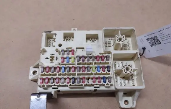 Jaguar S-Type Fuse module 4R8T14A067AB