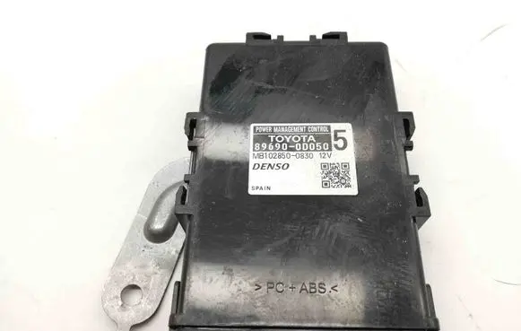Toyota Yaris Other devices 896900D050