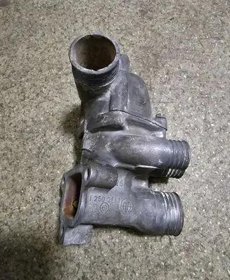 Thermostat/thermostat housing