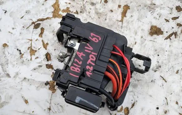 Seat Ibiza IV (6J,6P) Positive cable (battery) 