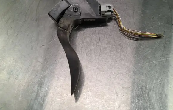 Ford Focus Accelerator throttle pedal 98AB9F836AE