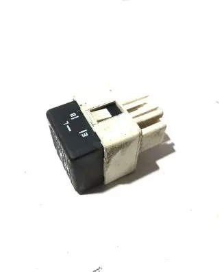 Volvo S40, V40 Other relay MB953383