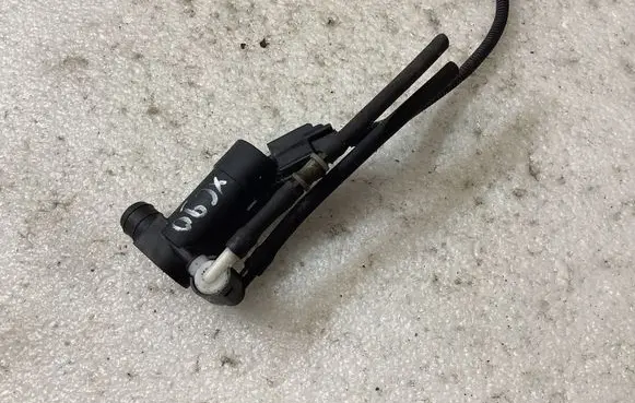 Volvo XC90 Windscreen/windshield washer pump 167117