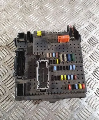 Volvo XC70 Fuse module 8676391 00004662921 04W316