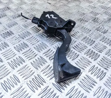 Toyota RAV 4 (XA40) Accelerator throttle pedal 7811042040 1988008942