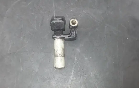 Ford Mondeo Mk III Crankshaft position sensor 2S706C315AC
