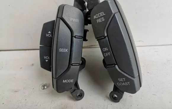 Chevrolet Captiva Steering wheel buttons/switches 96628527 96628528