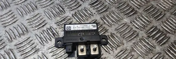 Mercedes-Benz E W212 Charging relay A0009822023