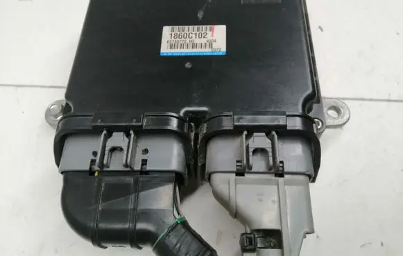 Mitsubishi Outlander Engine control unit/module 1860C102 E6T80772H2