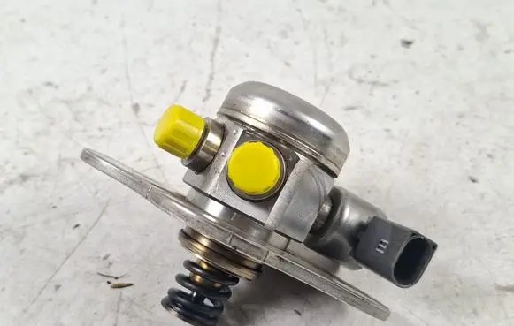 BMW 3 E90 E91 Fuel injection high pressure pump 7562473