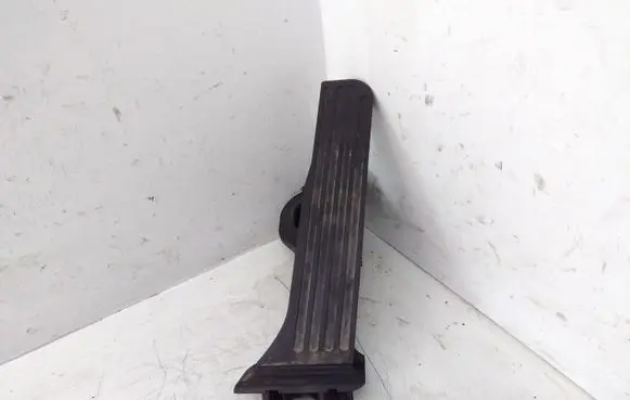 Volkswagen PASSAT B6 Accelerator throttle pedal 1K1723503L