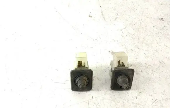Mercedes-Benz E W211 Front door sensor 1688201910