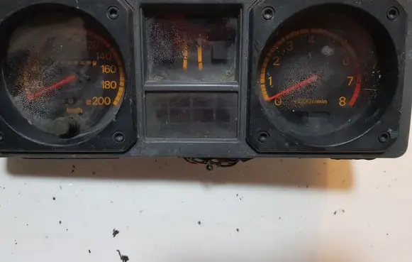 Mitsubishi Pajero Speedometer (instrument cluster) MB741967 69726640